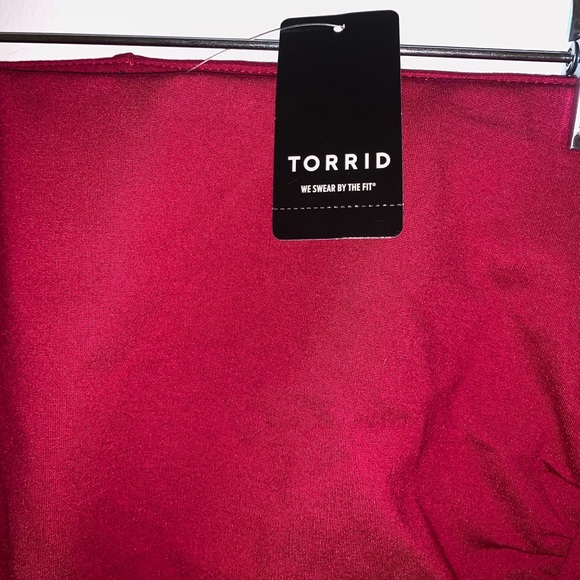 NWT TORRID pencil skirt a ruffle - plus sized - Picture 3 of 7